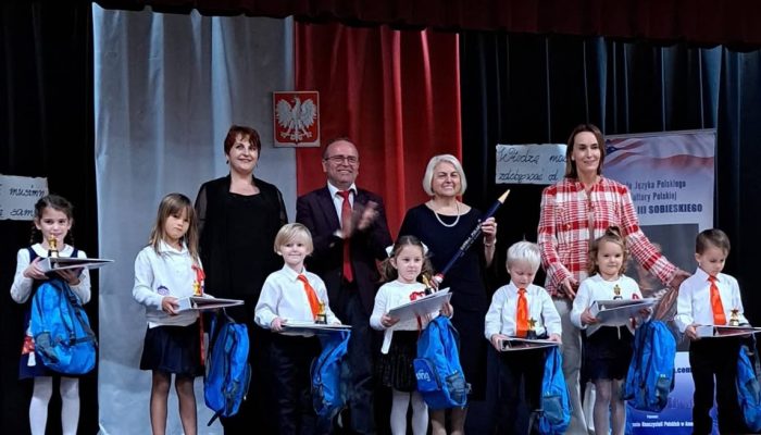 Uroczyste ślubowanie klas pierwszych.