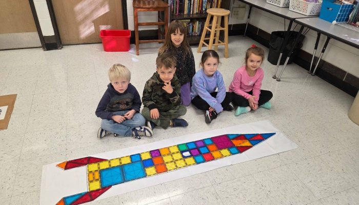 Nauka przez zabawę w kosmicznym klimacie w klasie pierwszej.